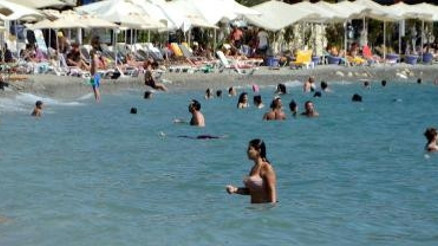 Turizmci ve esnaf çifte bayram yaşadı