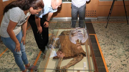 O ilde sergileniyor 14 asırdır bozulmayan ceset