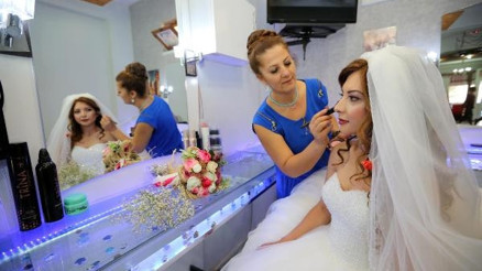 Yenimahalle’de gelinlere ücretsiz gelin başı