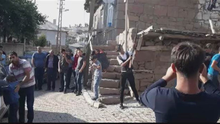 Düğünde silahlarla havaya ateş açtılar