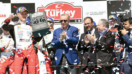 Cumhurbaşkanı Erdoğandan rallicilere ödül