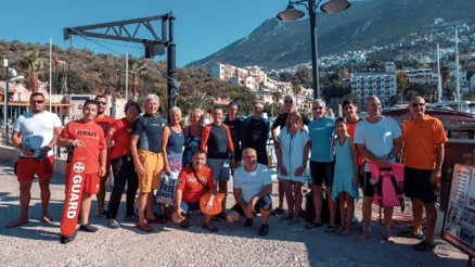 AKUT için yüzdüler