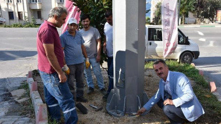 Gemlik Belediye Başkanı Yılmaz, baz istasyonu söktü