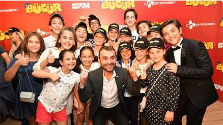 Çocuklar Bücürü çok sevdi Çocuklar Bücürü çok sevdi