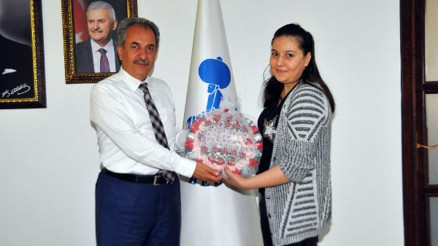 Hastalığının tedavisinde yardımcı olan belediye başkanına teşekkür etti