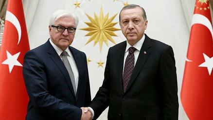 İki vekil Almanyanın Erdoğan onuruna vereceği yemeğe katılmayacağını açıkladı İki vekil Almanyanın Erdoğan onuruna vereceği yemeğe katılmayacağını açıkladı