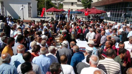 Tuncelide 5 bin kişiye aşure dağıtıldı