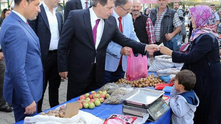 Bursa Valisi, pazarda alışveriş yaptı