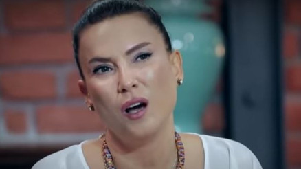 Yeni Bir Ben’de Şebnem Dönmez’in gözyaşları şaşırttı… Şebnem Dönmez kimdir Yeni Bir Ben’de Şebnem Dönmez’in gözyaşları şaşırttı… Şebnem Dönmez kimdir