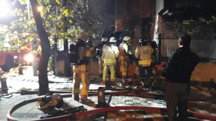 Kozmetik atölyesindeki yangın mahalleliyi sokağa döktü