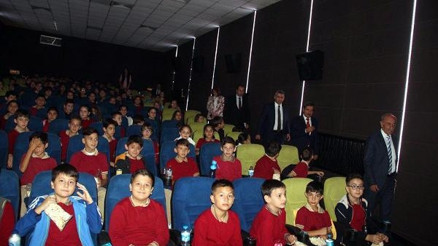 Kırklarelinde hiç gitmeyen öğrenciler sinema ile buluşmaya başladı