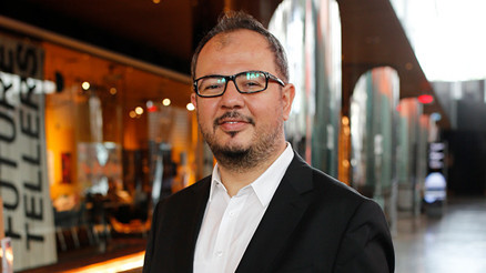 Ofis partilerinde DJlikten Genel Müdürlüğe: Murat Abbas