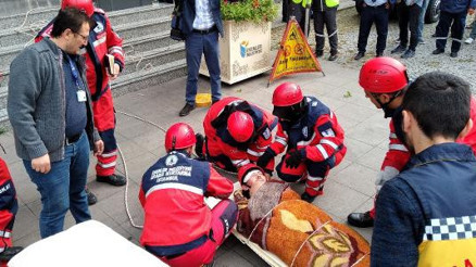 Esenler’de deprem tatbikatı yapıldı