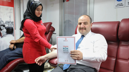 Bakan Varank ilik donörü oldu