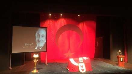 Tiyatro sanatçısı Yaman Tüzcet için  Muhsin Ertuğrul Sahnesinde tören