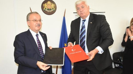 Türk kahvesi içen Bulgar Başbakan Borisova baklava jesti