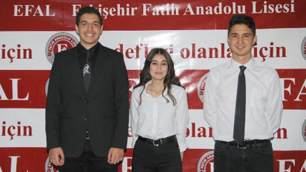 Lisedeki başkanlık seçimine ünlülerden destek