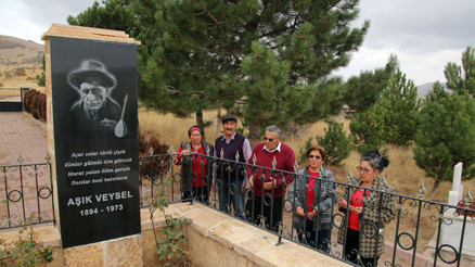 Aşık Veysel 124 yaşında