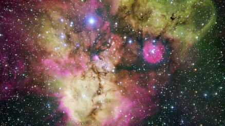 Uzayda kuru kafa biçimli yıldız nebulası fotoğraflandı