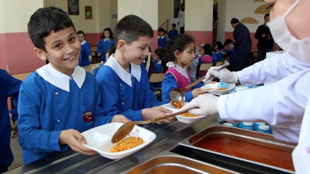 İlkokullara yemek geliyor