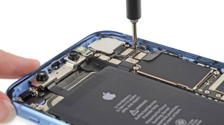 iPhone XR parçalarına ayrıldı İçinden bakın neler çıktı