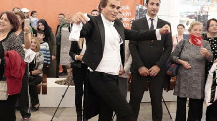 Down sendromlu gençler Cumhuriyet Balosunda harmandalı oynadı