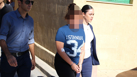 17 yaşındaki genç kız ‘Katil olmak istiyorum’ dedi, tanımadığı kadını bıçakladı