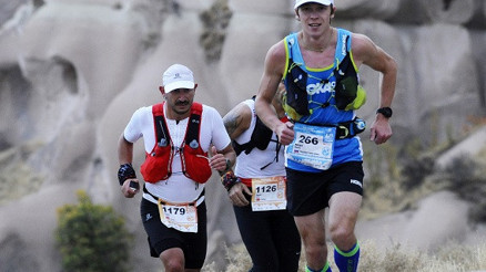 Kapadokya’nın tüm güzelliklerini koşarak görmek Kapadokya’nın tüm güzelliklerini koşarak görmek