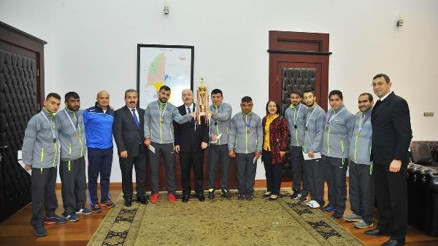 Türkiye Şampiyonu özel sporculardan Vali Coşkuna ziyaret
