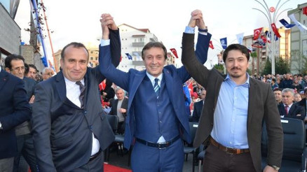 Naim Süleymanoğlunun adının verildiği kültür merkezi açıldı