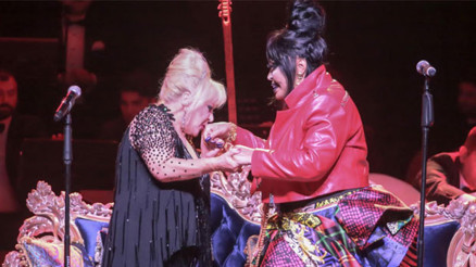 Bülent Ersoy ile Muazzez Abacı aynı sahnede