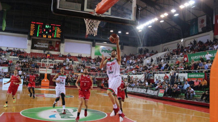 Pınar Karşıyaka, liderlik için sahada