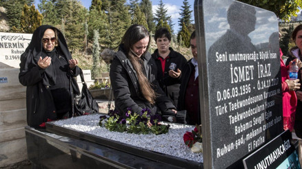 İsmet Iraz, kabri başında anıldı