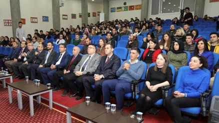 KAYÜ Rektörü Karamustafa, ERÜ Turizm Fakültesi’nde açılış dersi verdi