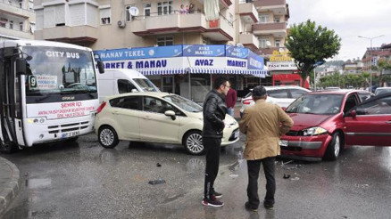 Manavgatta zincirleme trafik kazası