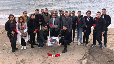 AK Partili gençler Aylan bebeği andı