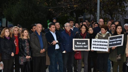 23 kız öğrenciyi taciz ettiği öne sürülen öğretmene tepki