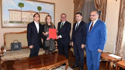 Cömertoğlu ailesi okul protokolu imzaladı