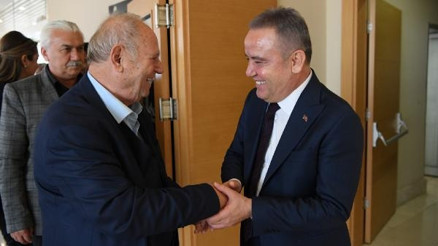 Başkan Böcek, muhtarlarla buluştu