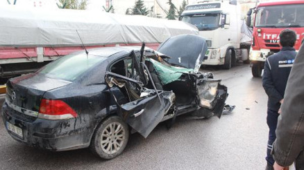 Servisi kaçıran çocukları okula götürürken TIRa çarptı: 2 ölü, 2 yaralı