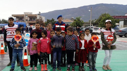 Öğrencilere uygulamalı trafik eğitimi