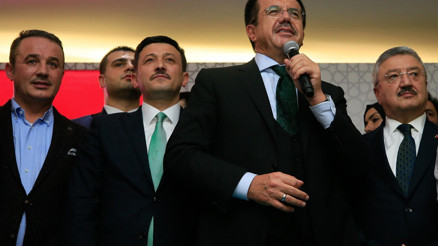 Zeybekci: Kordonda diz kıra kıra biz zeybek oynamaya var mıyız