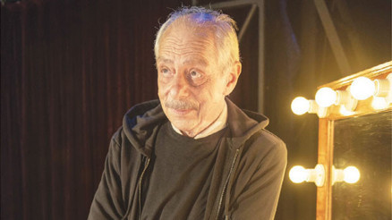 Ayıda sinemada oynuyor