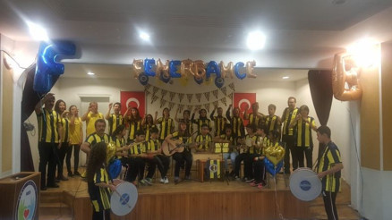 Fenerbahçe Marşını hem çaldılar hem söylediler