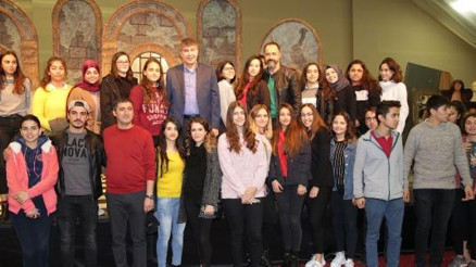 Başkan Türel, Kemerde lise öğrencileri ile tiyatroda buluştu