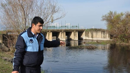 Karasu Çayını atıklar kirletiyormuş