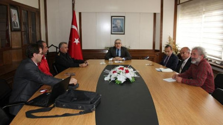Vali Şimşekten çığ altındaki dağcıyla ilgili açıklama: Strateji belirleyeceğiz