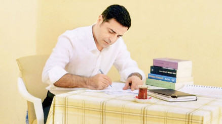 ‘Siyasi rehineyim’