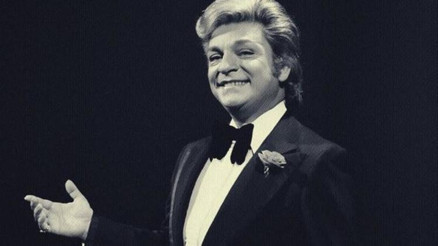 Zeki Müren 87nci doğum gününde unutulmadı Sanat Güneşi Zeki Mürene dair merak edilenler