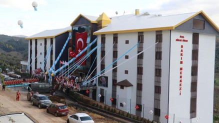Türkiye’nin en büyük engelli yatılı bakım merkezi açıldı